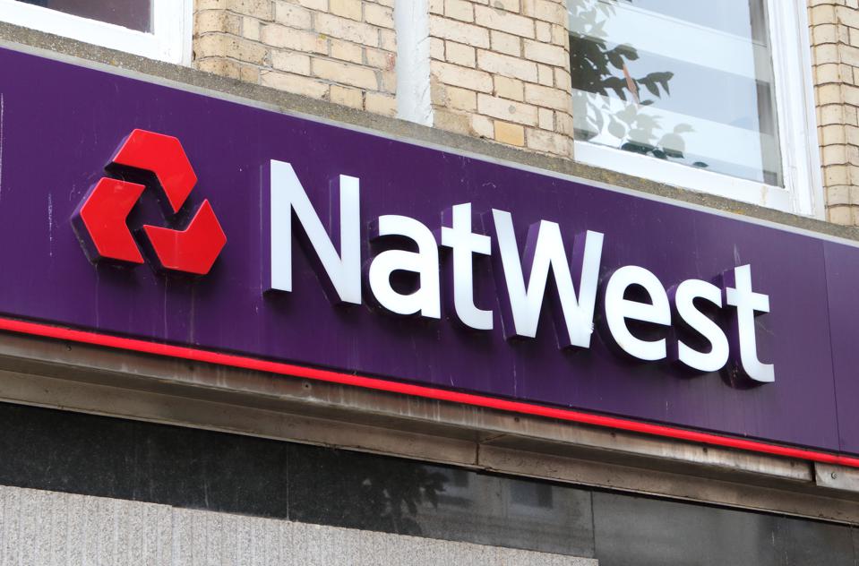 قرار مفاجئ من بنك NatWest بشأن العملات الرقمية
