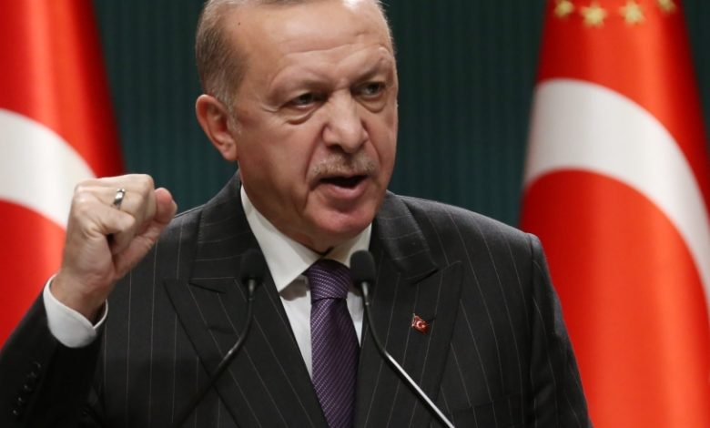 الليرة التركية تختتم أسبوعاً تاريخياً بعد قرارات حكومة أردوغان
